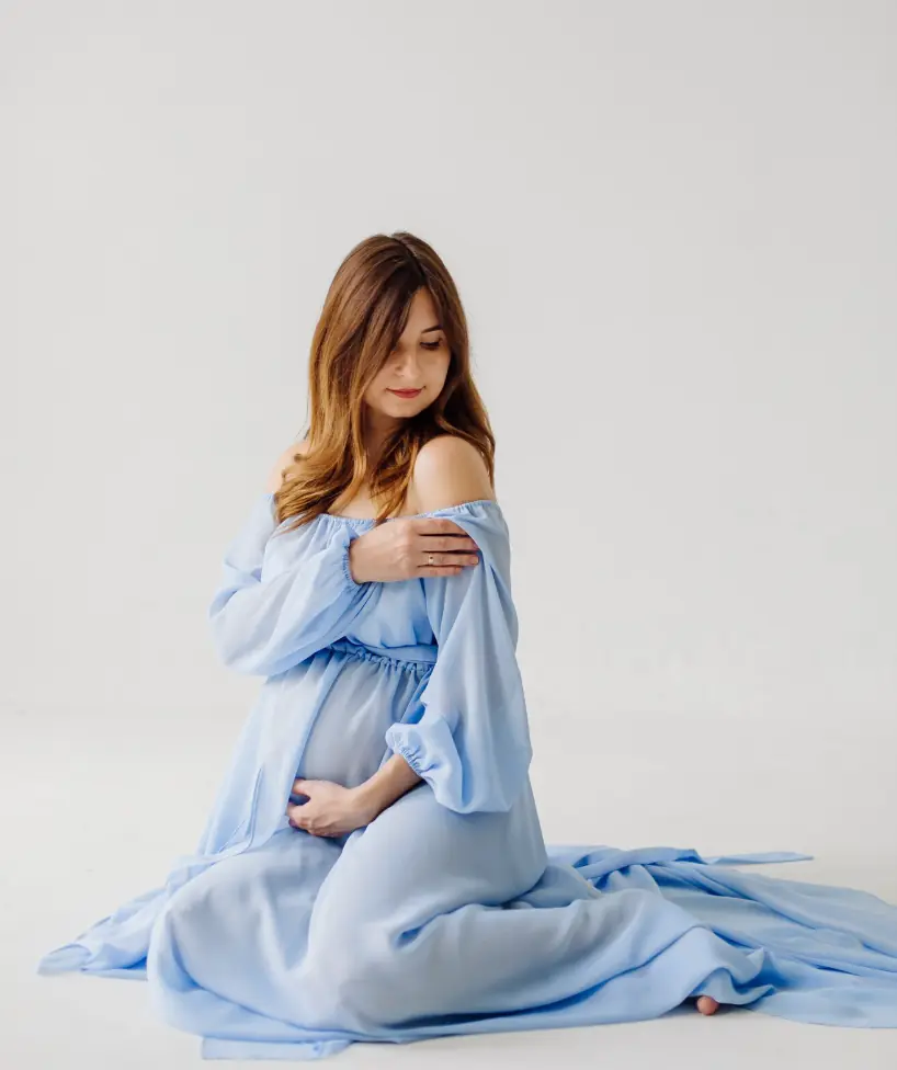 Sesión de fotos de embarazada en estudio